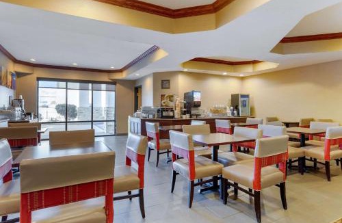 South Haven Hotel | Comfort Suites South Haven near I-96