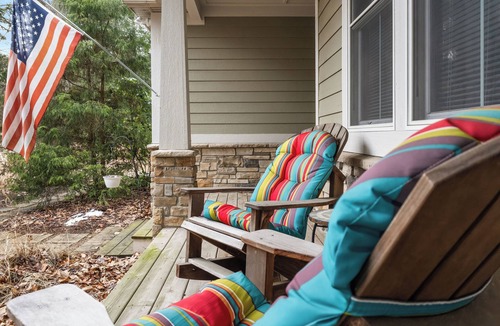 Harbert House | Comfy Family Home, Walk to Harbert Beach!