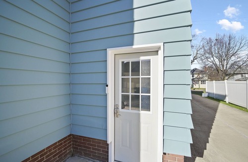 Jackson House | Comfy Flat with Old World Charm in the city