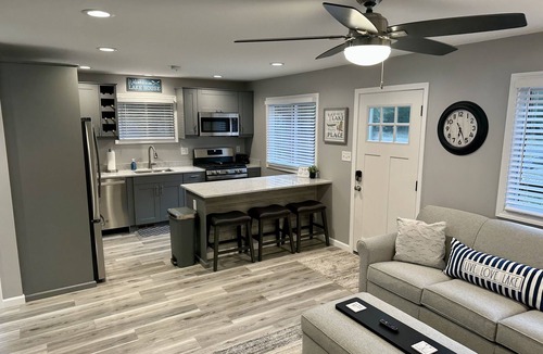 St. Helen House | Completely updated, cozy cabin close to the lake and SXS trails!