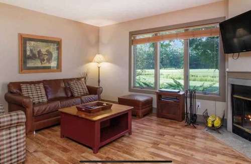 Thompsonville Condo | Completely updated Crystal Mountain Condo Great Location Dog Friendly!