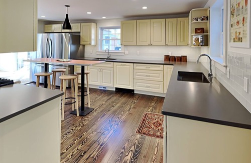 Glenn House | Compound for Families- Main House with Adjacent Cottages Cabins,Indoor Pool Spa