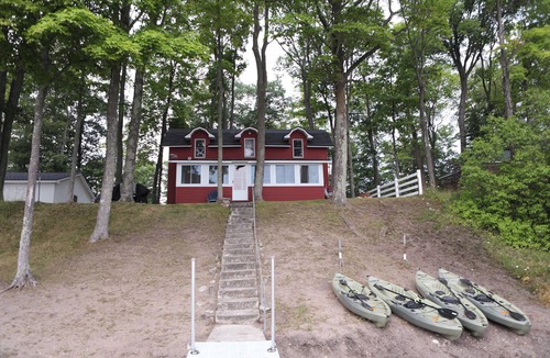 Carp Lake Cottage | Copper Water Cottage- Sun-Soaked Fun at Copper Water Cottage – Swim, Kayak & Relax by the Lake