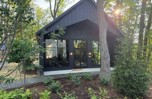 New Buffalo Villa | Coral Bells - Cozy One Bedroom Villa at Petite Acres