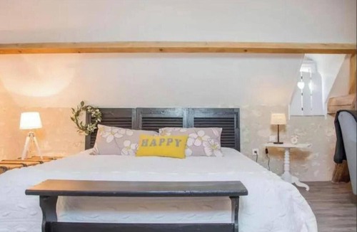 Les Ormes Cottage | Cottage 'Gîte Pierre D'argenson' with Shared Pool, Private Terrace and Wi-Fi