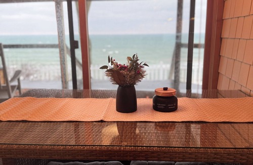 South Haven House | Cottage on the Bluff - NEW Stairs to the Beach, Hot Tub & Unbeatable Sunsets!