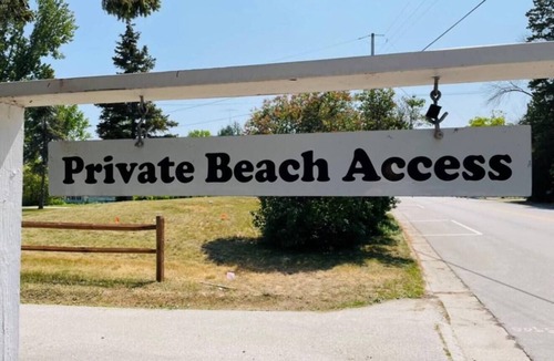 Jacksonport House | "Cottage on The Lake" (Jacksonport) - SLEEPS 10