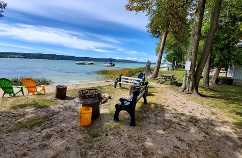 Honor Cottage | "Cottage Pisces, It's all about the water!"