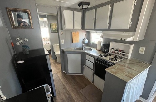 Scottville House | Country life 15 minute drive to Lake Michigan
