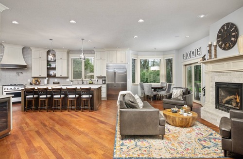 Newberg House | Country Luxury in Manor, Pet Friendly, Hot Tub, Indoor Basketball Ct, Billiards, on 2 Acres