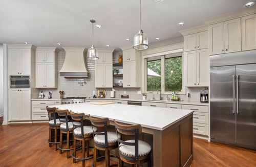 Newberg House | Country Luxury in Manor, Pet Friendly, Hot Tub, Indoor Basketball Ct, Billiards, on 2 Acres