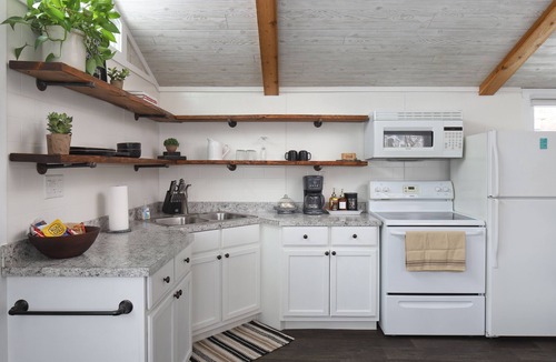Vandalia Cottage | Couples Hideaway, Hot Tub, Private, Gazebo, Serene, Country, Birds, Wildlife