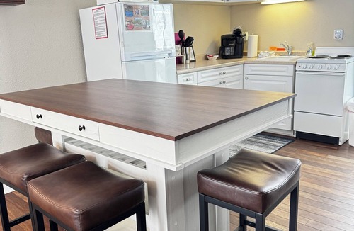 Saugatuck Condo | Couples Waterfront Condo Saugatuck Kayak-Beach-hike-kayak Outdoor Heated Pool