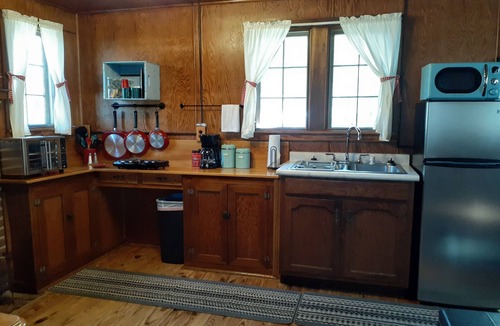 Broomfield Cabin | Cozy 1 Bdrm cabin/sleeps max 4. Fireplace/Lakefront/Boats included Open all year