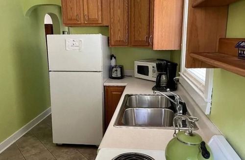 Saint Joseph Apartment | Cozy 1-bedroom apartment steps from the beach in St. Joseph - The Ethan