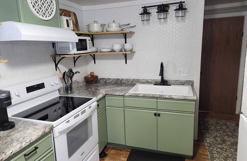 Grawn Cottage | Cozy 1-bedroom cottage on a horse farm 15 minutes from Traverse City