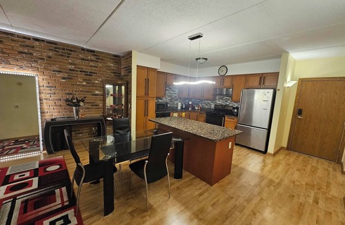 O'Hare Condo | Cozy 2-bedroom condo near O'Hare/Train/Pet OK/Balcony