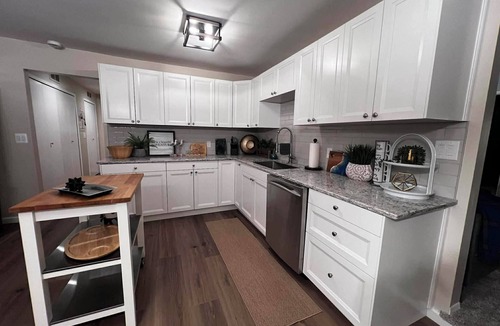 Algonac House | Cozy 2 bedroom corner canal cottage in gorgeous Algonac with AC.