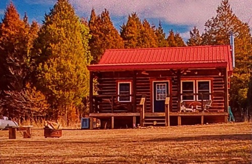 Paoli Cabin | Cozy 2-bedroom country side cabin. Minutes from Patoka Lake. Pet friendly.