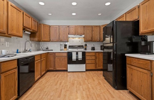 Waukesha House | Cozy 2-bedroom townhome in Pleasant Waukesha with attached 2-car garage