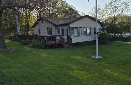 South Lyon House | Cozy 3 Bedroom 2 1/2 bath Whole house with Beach privileges. Monthly rates