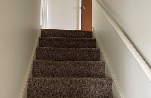 Owosso House | Cozy 3 Bedroom in Owosso close to hospital and Curwood Castle.