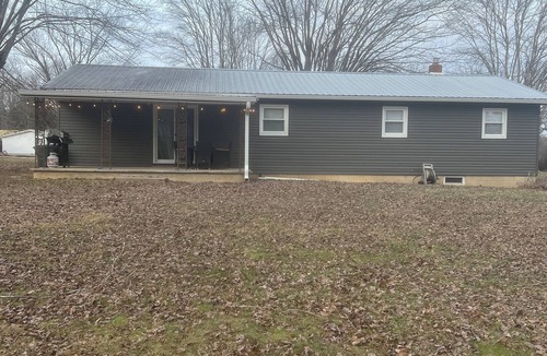 Eckerty House | Cozy 3 br house one minute from Patoka Lake close to the Marina & many ramps