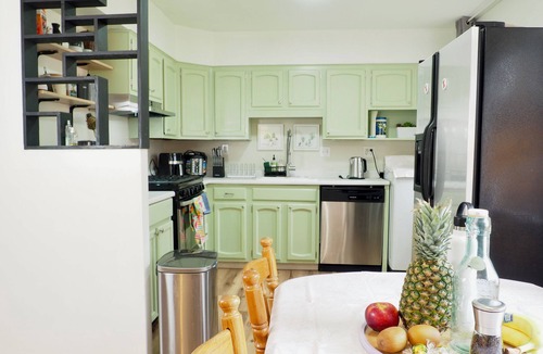 Champaign House | Cozy 3BR Family Ranch with Full Kitchen – 4-Min Drive to UIUC & Memorial Stadium