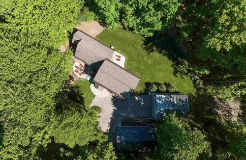 Harbor Springs House | Cozy 4-bedroom house in Harbor Springs! 5 minutes to Nub's Nob & Boyne Highlands