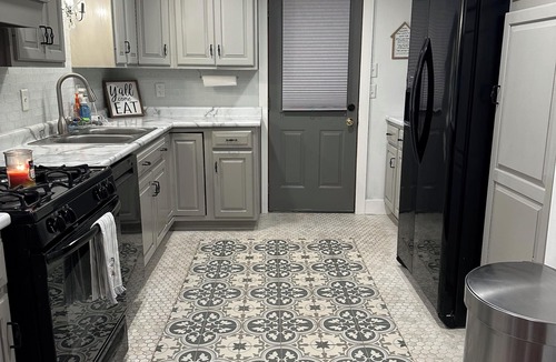 Sister Lakes Cottage | Cozy 4-season Cottage in Dowagiac, MI - 25 miles from Notre Dame & St. Joseph’s