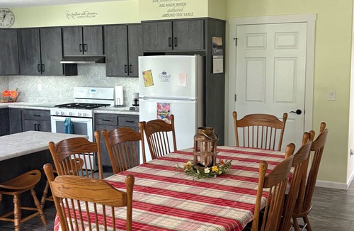 Eaton County House | Cozy Amish farm house. Perfect for large family gatherings with two kitchens!