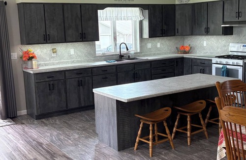 Eaton County House | Cozy Amish farm house. Perfect for large family gatherings with two kitchens!