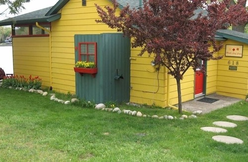 Paw Paw Cabin | Cozy cabin w fab lake view. Late Aug open. Pontoon, fishing, campfire! Pets ok