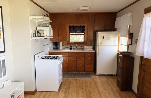 Maple City House | Cozy cottage Big Glen Lake, Tennis Court, Dock, Kayaks, Rowboat, Sunset view