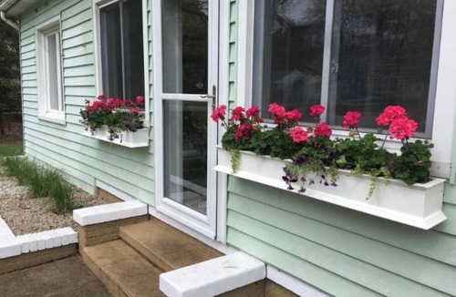 Montague House | Cozy Cottage for 8 with a view of White Lake & near Lake Michigan