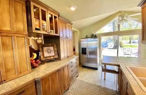 New Carlisle Cottage | Cozy Cottage On Hudson Lake - Near New Buffalo, Notre Dame & Amazon data center