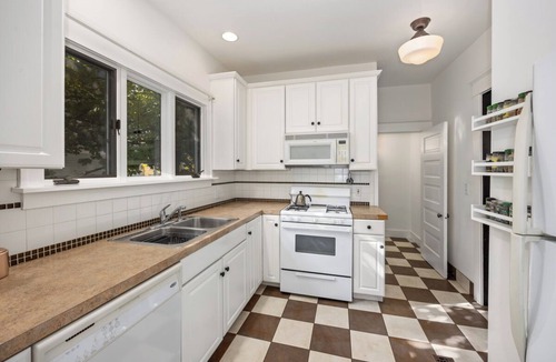 Grand Rapids House | Cozy Craftsman in Heritage Hill – Entire home, mid-term stays (30+ days)