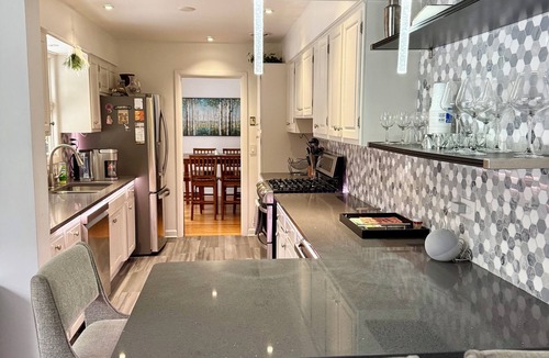Willow Springs House | Cozy Estate in charming Willow Springs 20 minutes from Downtown and Beaches