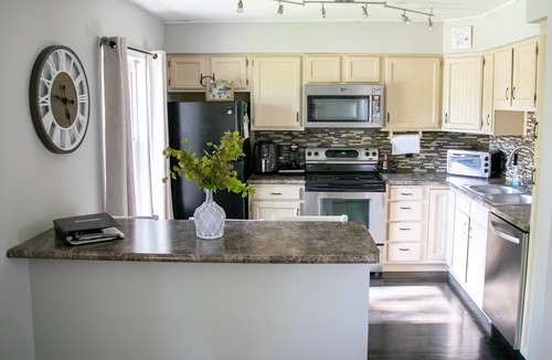 Stevensville House | Cozy Family Cottage 2 Bed, 1 Bath Near Lake Michigan Fun and Wine country