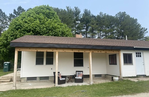 Mayfield House | Cozy Farmhouse on 120 acres- minutes from Traverse City, water, ski, ATV trails