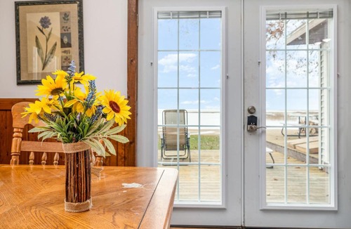 Au Gres House | Cozy Home Lake Huron with Loft 2 Bedroom 1 Bathroom