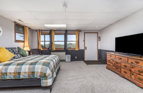 Apple River Cabin | Cozy King + Queen Suite | Near Golf, Lake & Marina