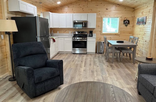 Greenville Cottage | Cozy lake view cottage in awesome Greenville with WiFi, AC