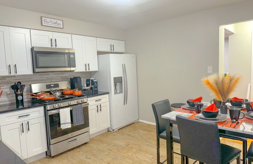 Homewood House | Cozy & Lavish 2B/1B in Homewood! 5 min from Shopping, Expressway, & New Casino!