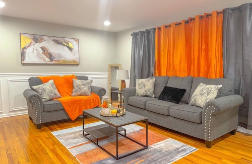 Homewood House | Cozy & Lavish 2B/1B in Homewood! 5 min from Shopping, Expressway, & New Casino!