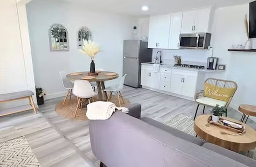 Patton Apartment | Cozy Modern 2-Bd Guest House in Quiet neighborhood!