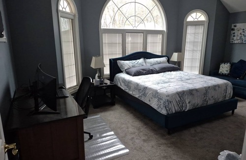 Joliet House | Cozy Mother-in-Law Suite w/Laundry, Kitchenette, Walk-In Closet, and Rain Shower