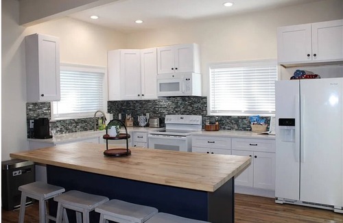 Shelbyville House | Cozy Refurbished Cottage Near Lake Shelbyville - Pet & Boat Friendly