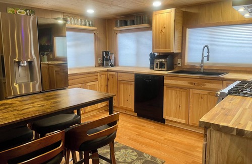 Beaverton Cottage | Cozy river cottage, 2bedroom 2bathroom in charming Beaverton
