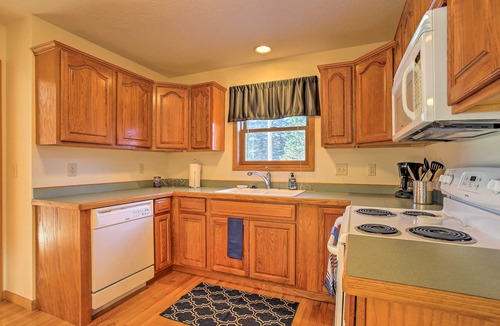 Houghton Lake House | Cozy Riverfront Home w/Fire Pit in Houghton Lake!